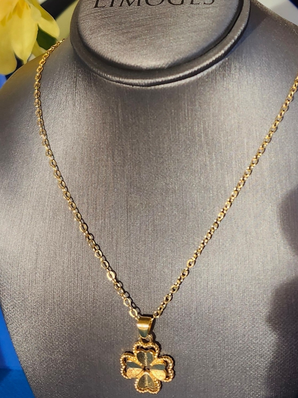 Fashion Gold Clover Pendant Necklace